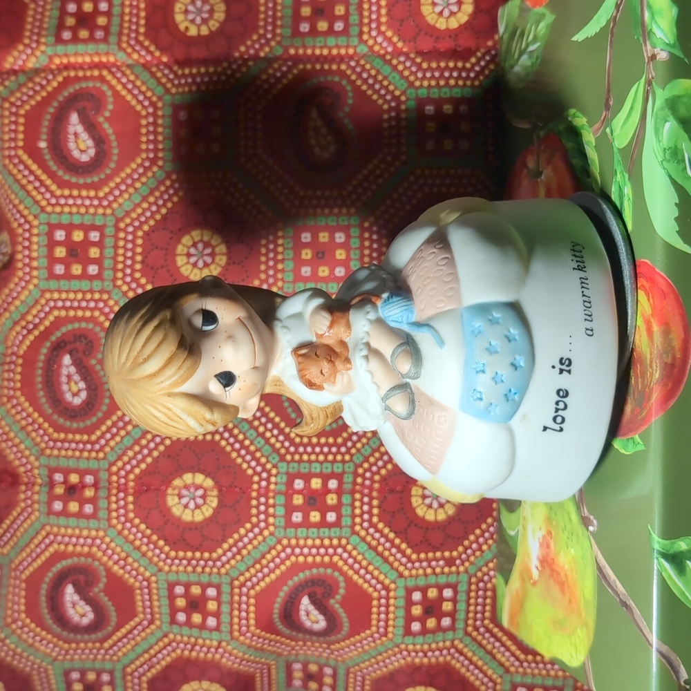 Love Is A Warm Kitty Rare Music Box, Rotates & Plays Fascination Waltz